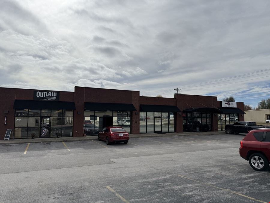 RETAIL CENTER FOR LEASE IN ROGERSVILLE