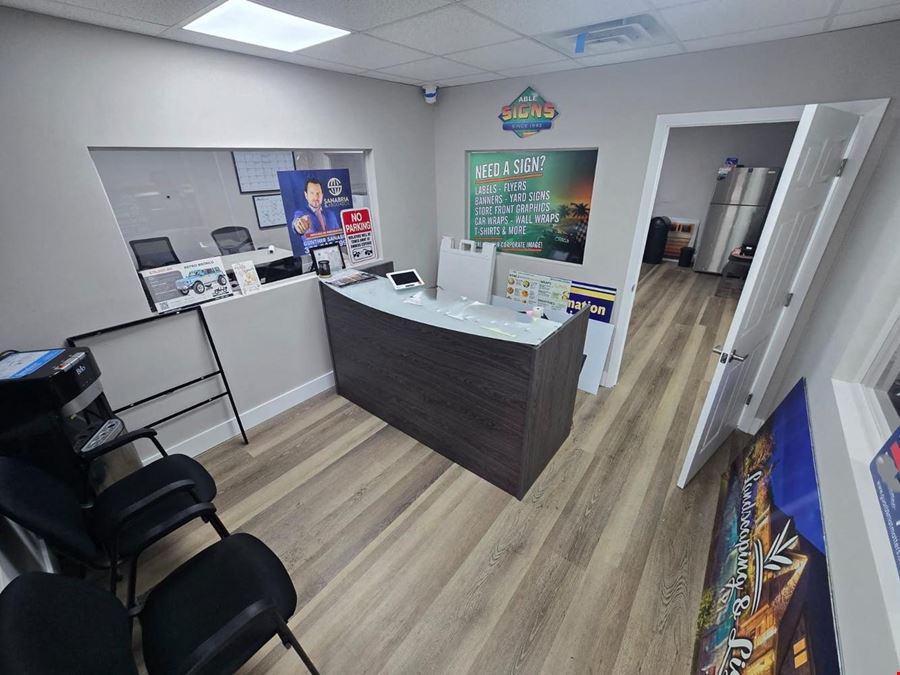 PRIME LOCATION Storefront Office/Retail