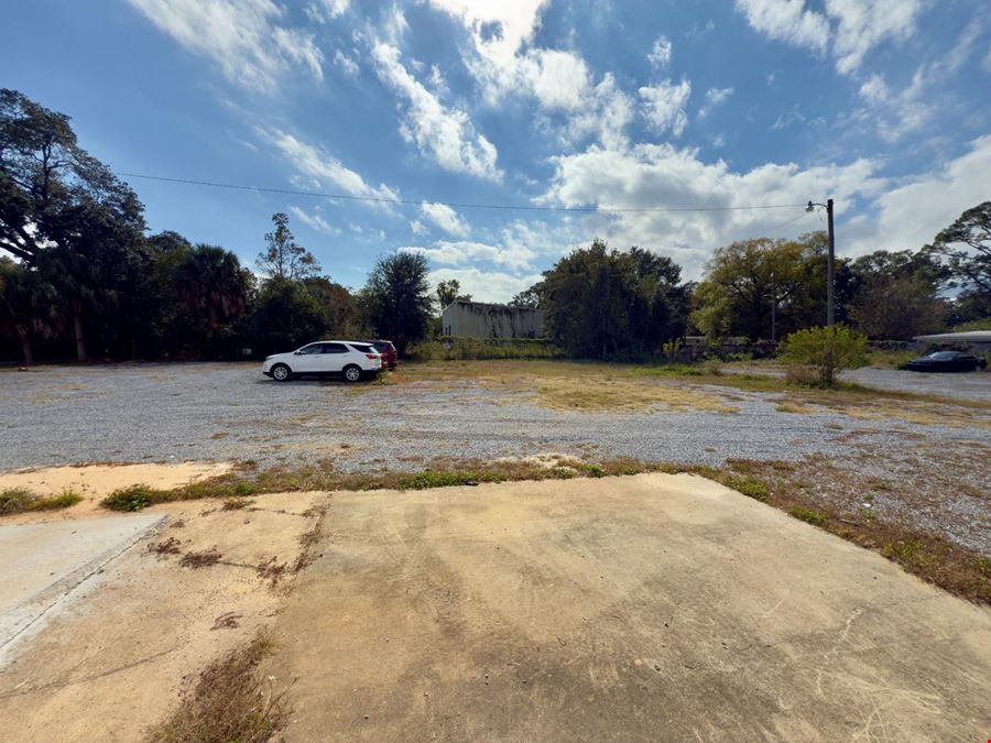 Versatile 15,440 SF Commercial Space with War