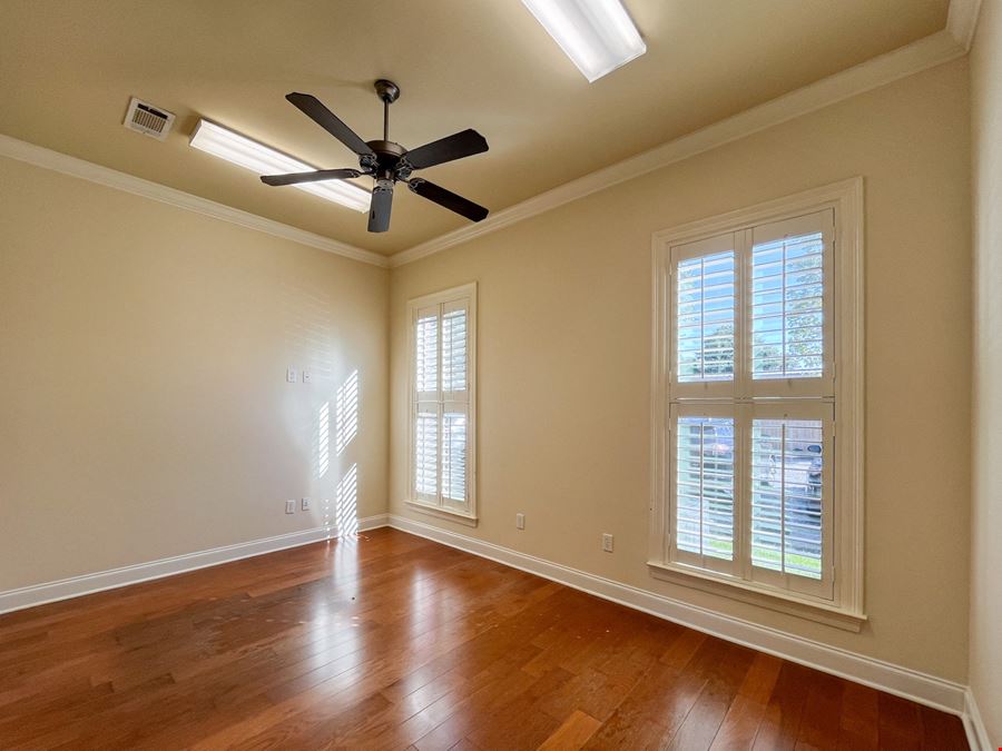 Gonzales Garden Office Ideal for Owner Occupant or Investor