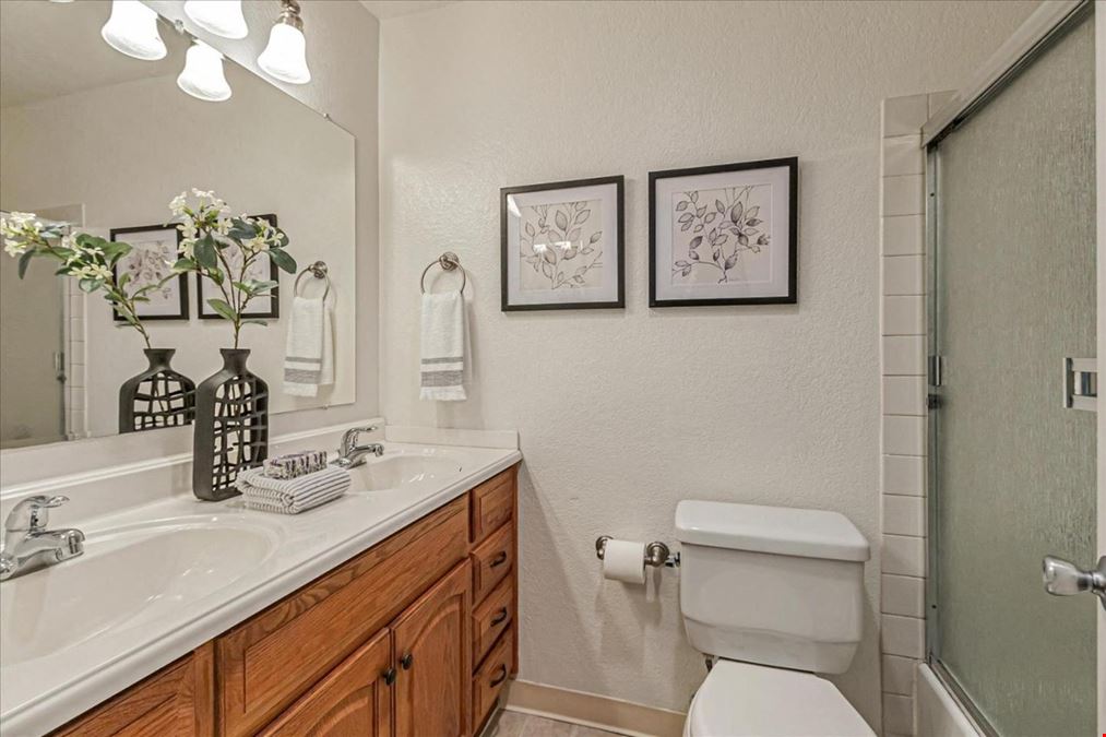 Charming 2bed  townhome property available for rent