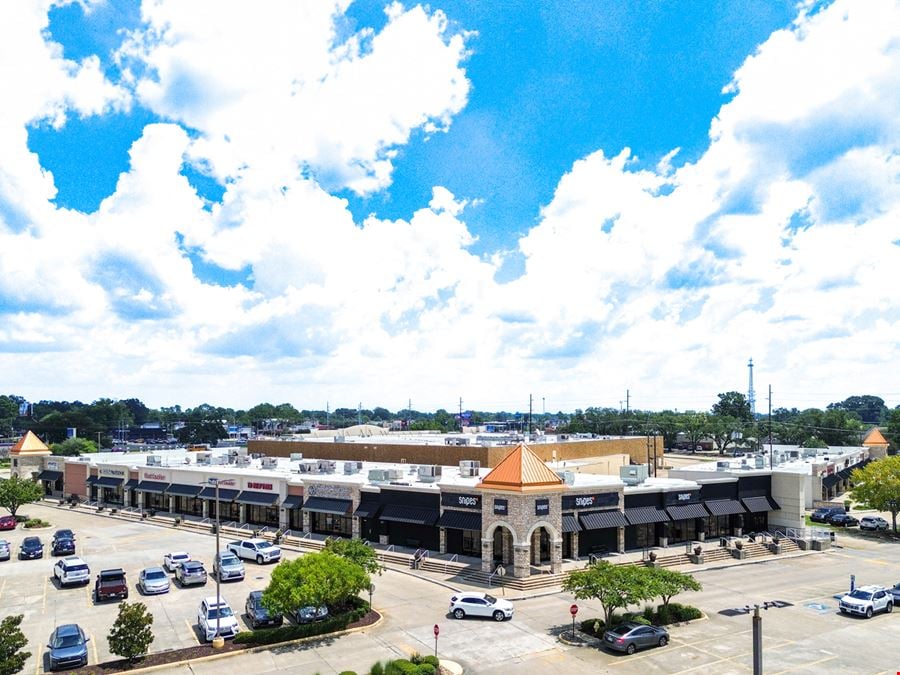 Hammond Aire Plaza: Highly Visible and Grocery-Anchored Retail