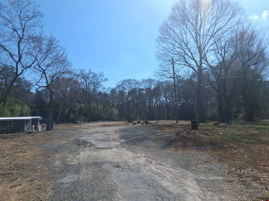 10235 Veterans Memorial Hwy Lithis Springs, GA 30144