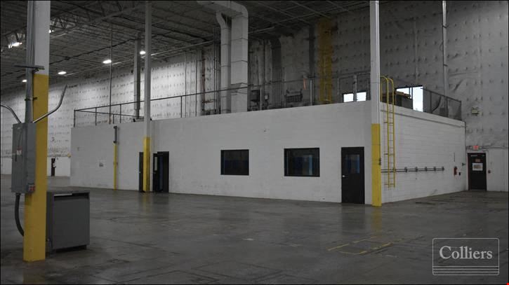 ±861,000-SF Move-In Ready Industrial Distribution Center