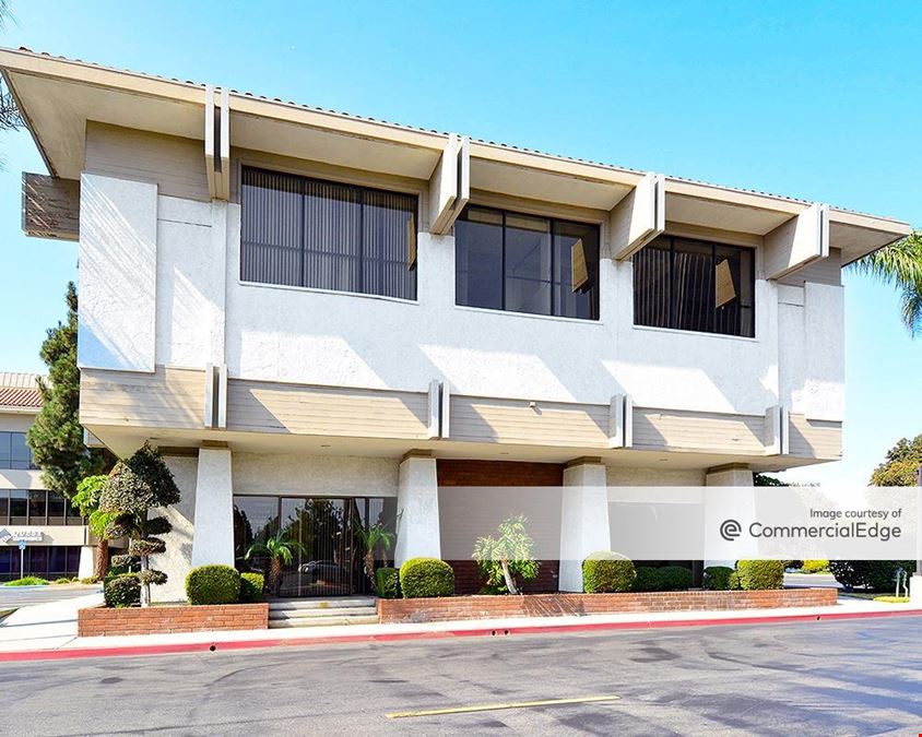 300 East Esplanade Drive