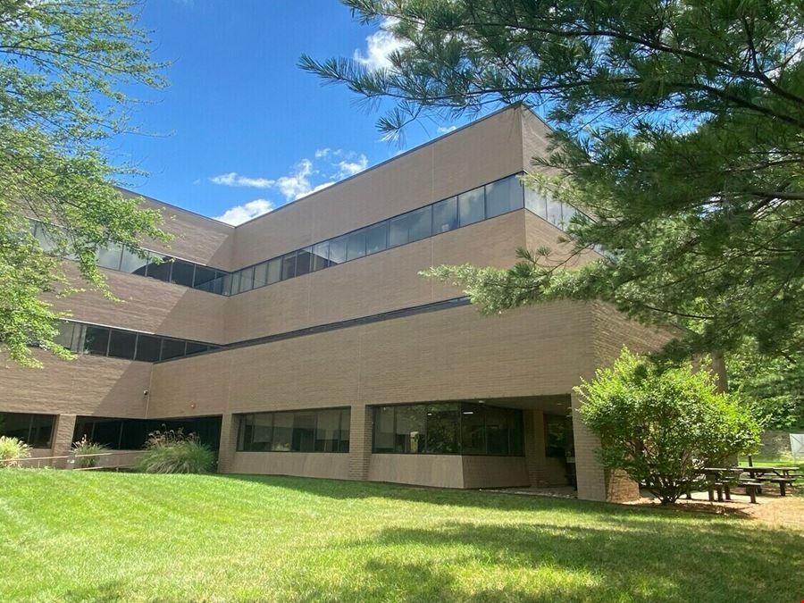 800 Regis Ave