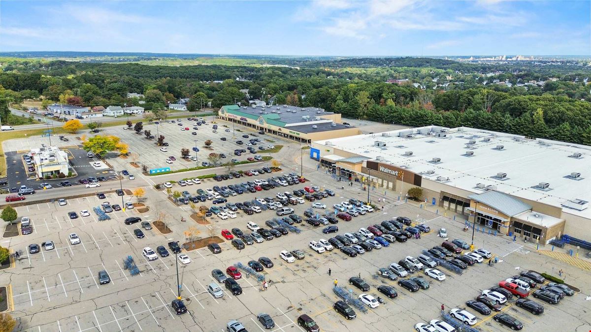 Cranston, RI - Independence Park Shopping Center