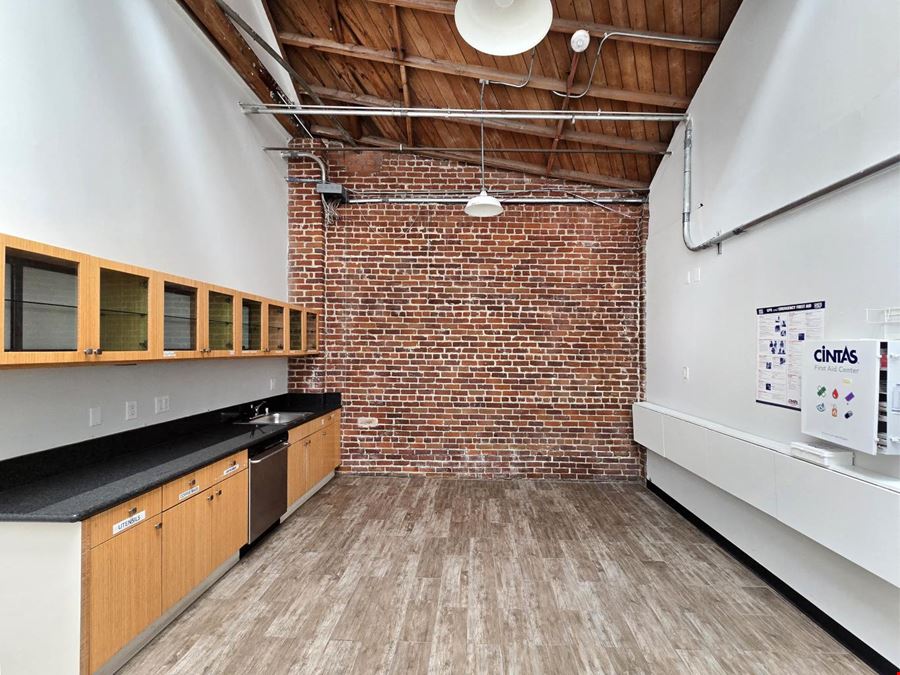 Lindblade Media Center