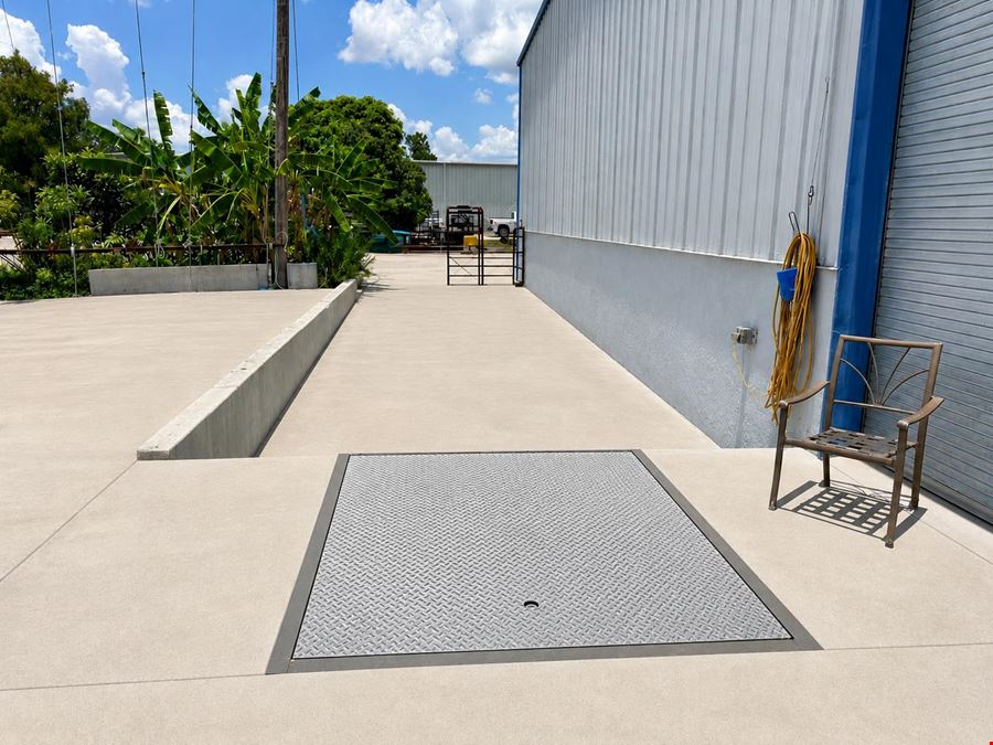 Industrial Warehouse with Excellent Visibility Along Metro Parkway!