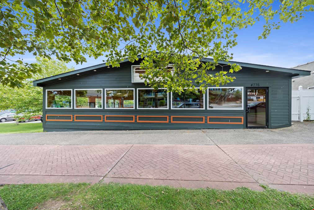 4776 Lake Ave