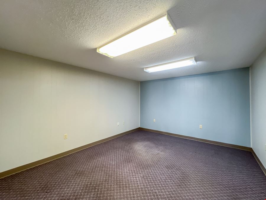 ±8,050 SF Office Warehouse in Rathborne Business Park