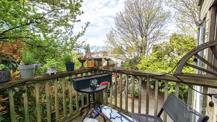 UNDER CONTRACT  8-unit Capitol Hill apartment building for sale