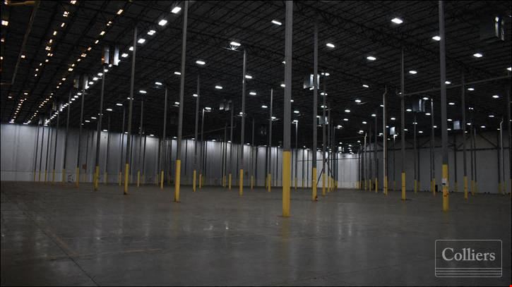 ±861,000-SF Move-In Ready Industrial Distribution Center