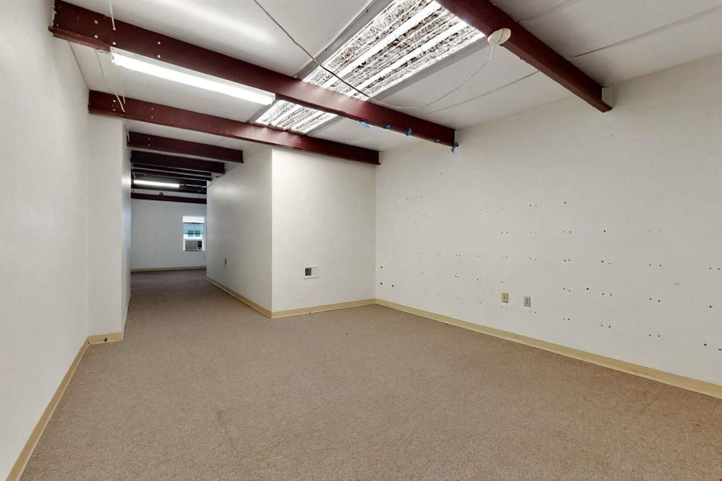 Paseo Area Office/Warehouse – Gated Yard + 3-Phase Power + Drive In Door