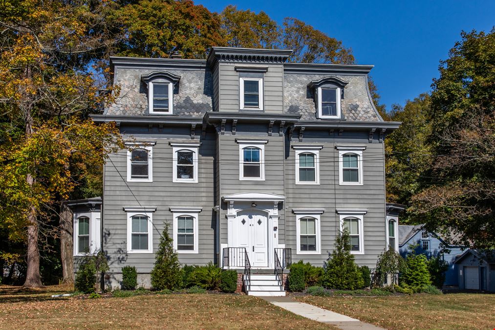 A Rare Commercial Offering in Vibrant Red Hook