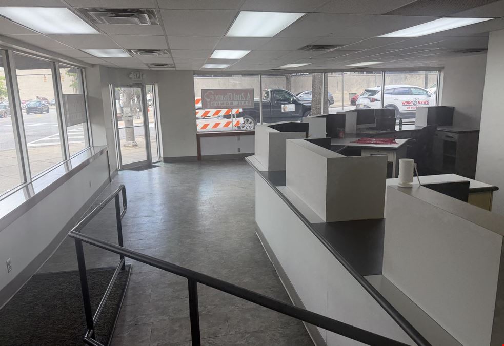 2,000SF Available at Park Place