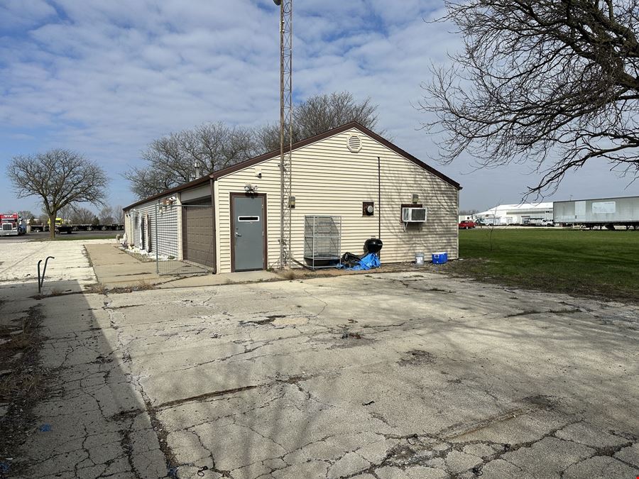 2200 SF Indsutrial Space with office