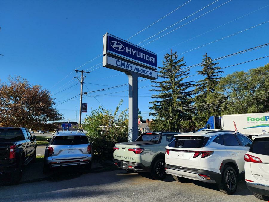 Commercial Building with Abundant Parking for Lease