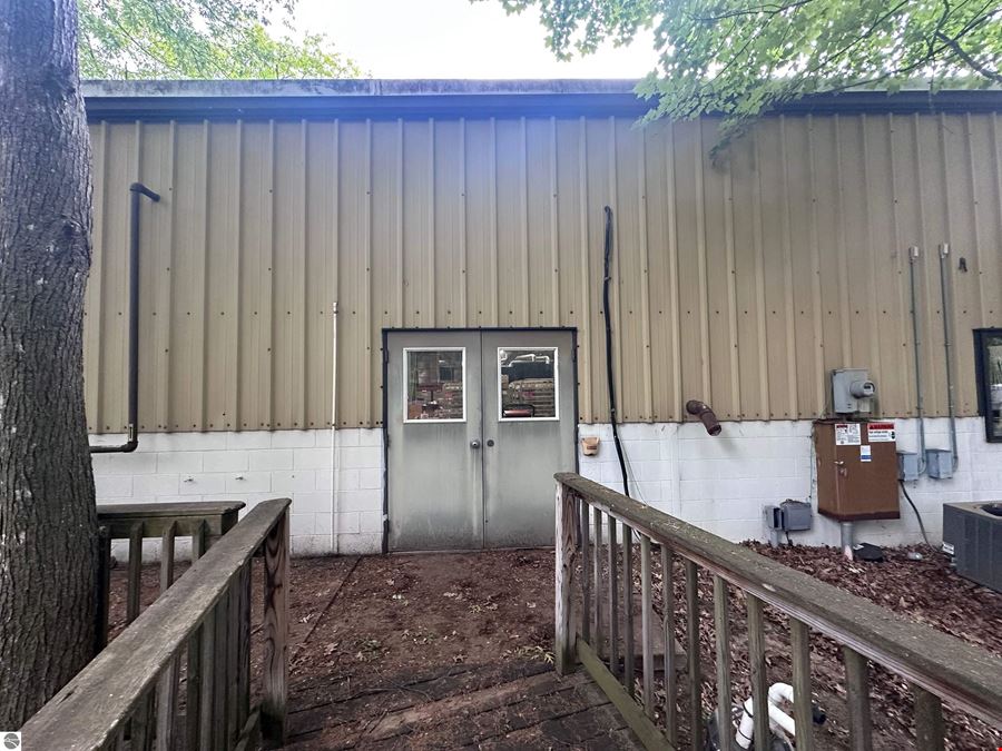 2883 Aero Park Dr