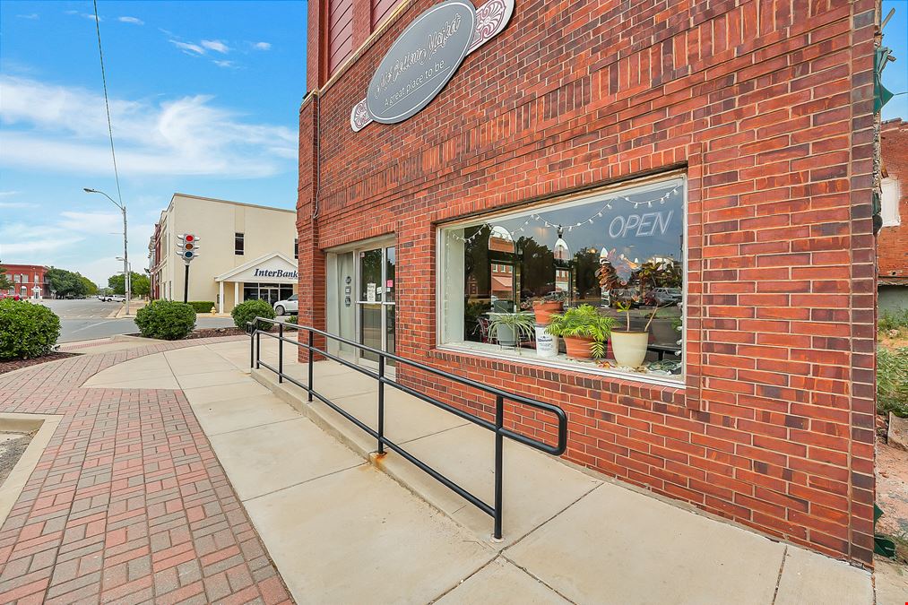 100 W 4th St