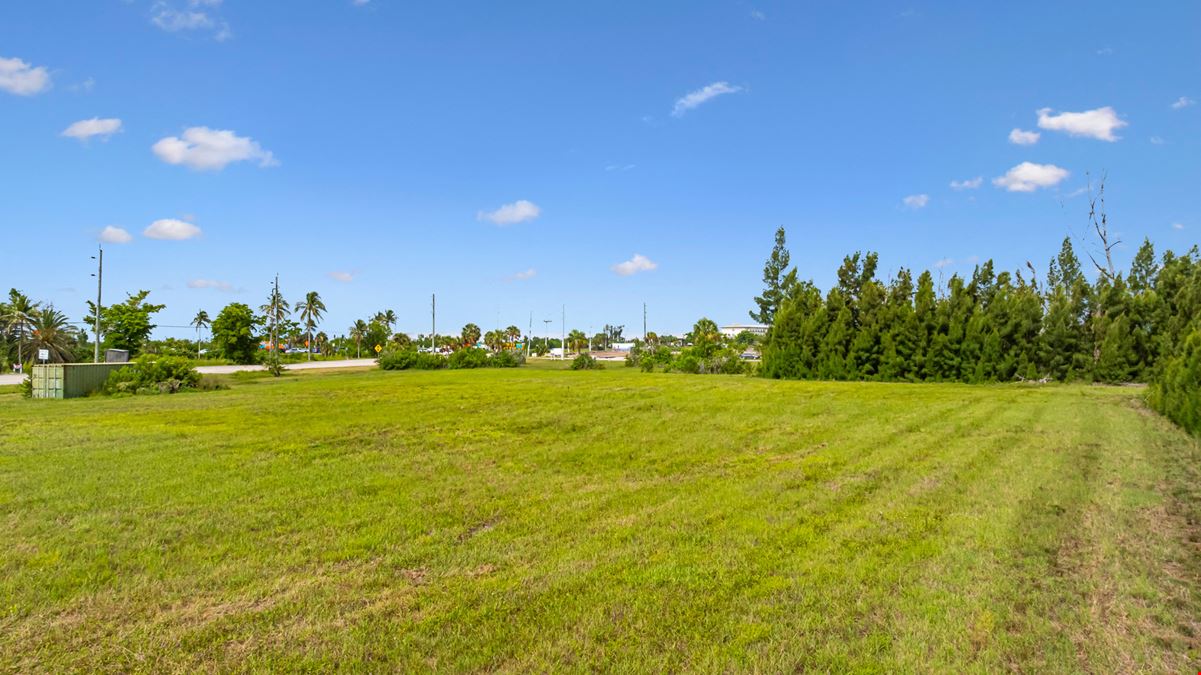 16998/ 16990/ 16984 McGregor Blvd.