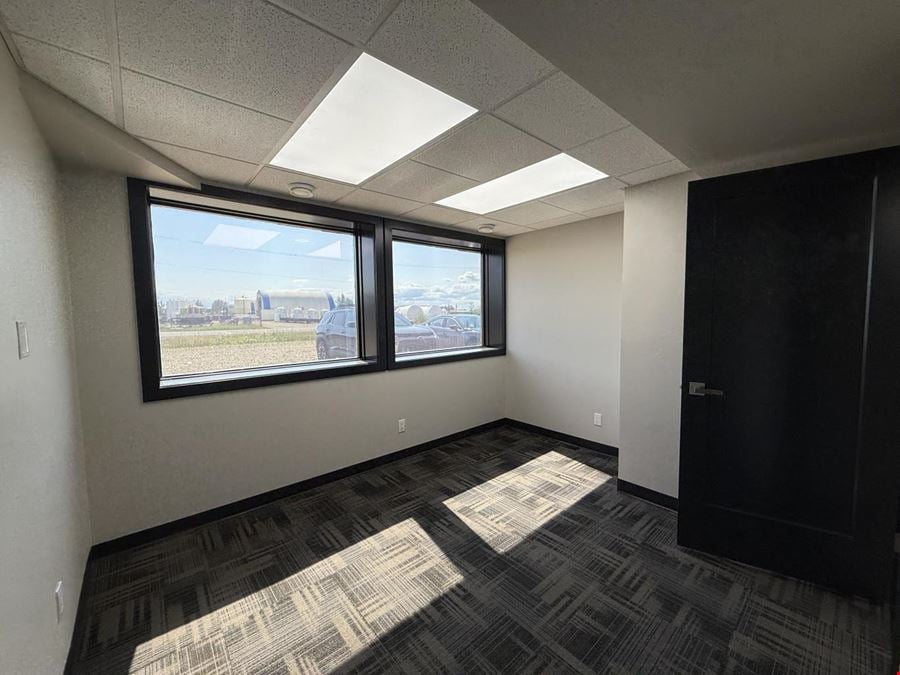 4038/4040 Industry Ave