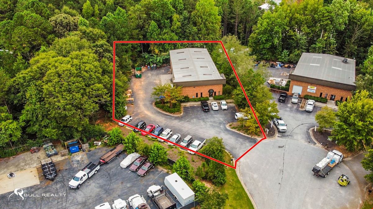 Freestanding Warehouse Building | ±6,000 SF