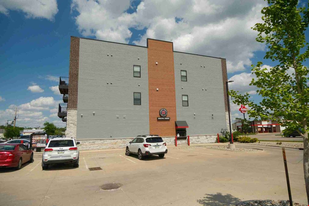 Commons on 1st