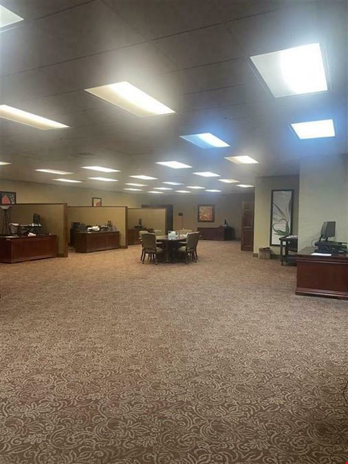 Large Industrial / Office-Lab For Sale