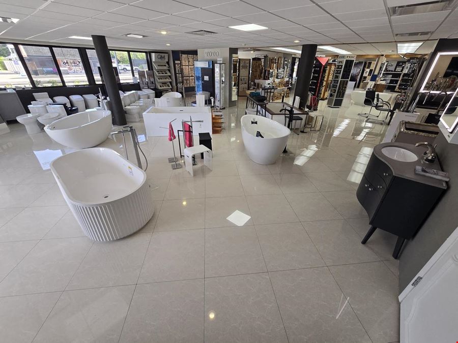 Freestanding Retail / Showroom Bldg