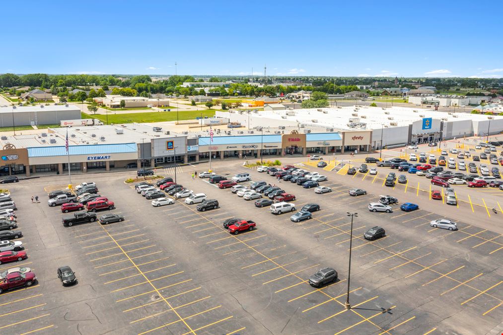 Aldi & Eyemart Express at Parkway Pointe