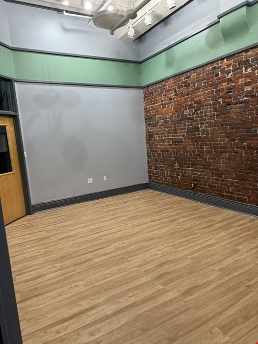 6743' historic downtown building w/street retail and upstairs living