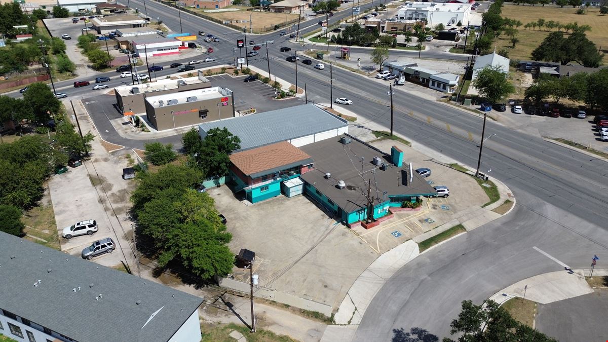 603 Bandera - Corner Restaurant + Apartment | Turnkey Equipment | Validated Corridor