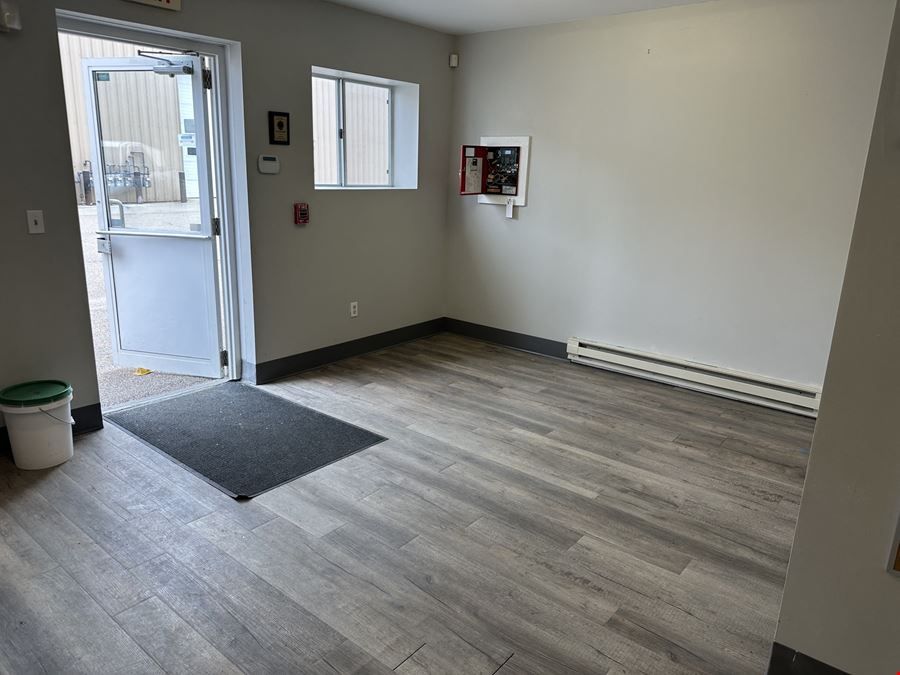 63 Airport Dr # 9