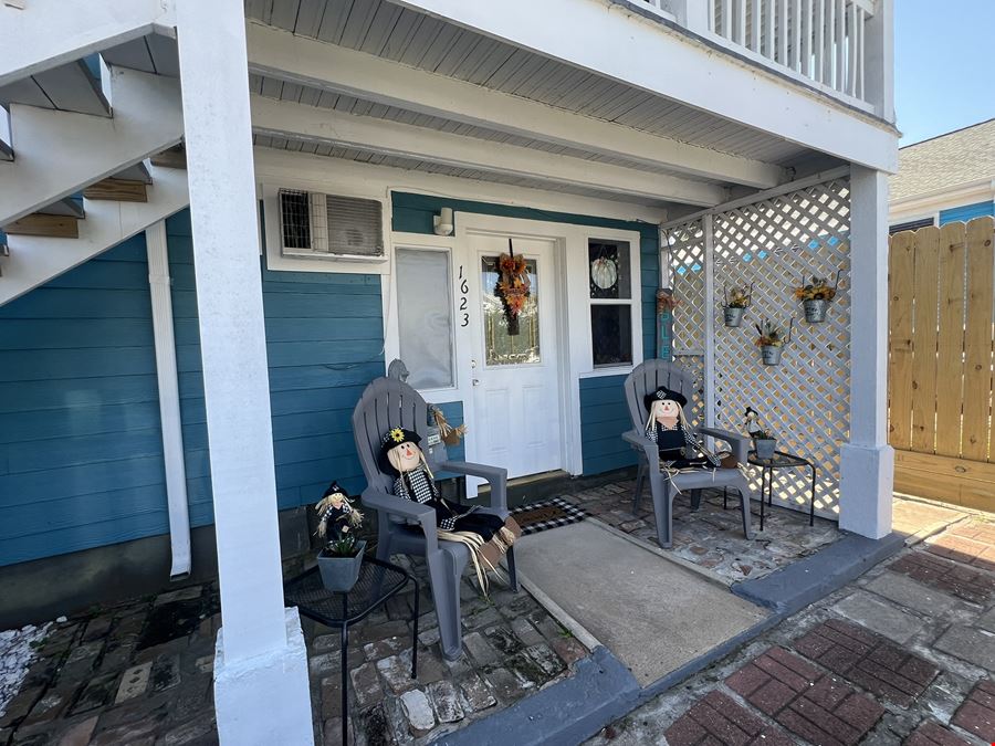 1623 Avenue N 1/2, Galveston 4-Plex Income Property Blocks from the Beach