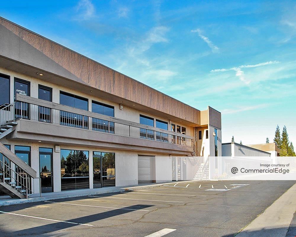 Woodward Business Park - 377, 401-423 West Fallbrook Avenue & 7600-7636 North Ingram Avenue