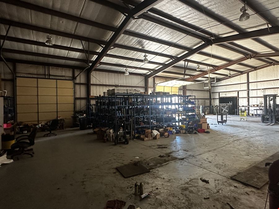 5,000 SF on 0.92 Acres on TX-83