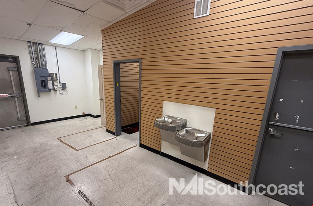 ±1,950 Retail Space - Ft. Pierce Plaza