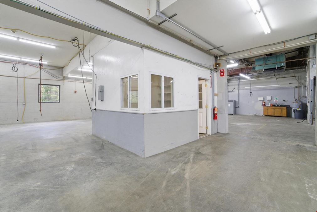 ±24,568 SF Industrial/Flex Building Near MA Border