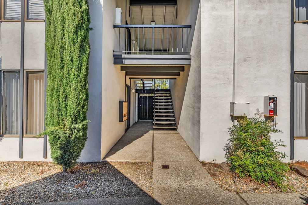 1942 Desert Cir