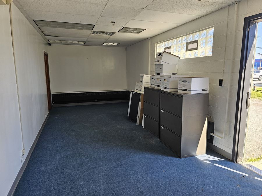 40 Comet Ave - 2,090+/- Office - Warehouse Space