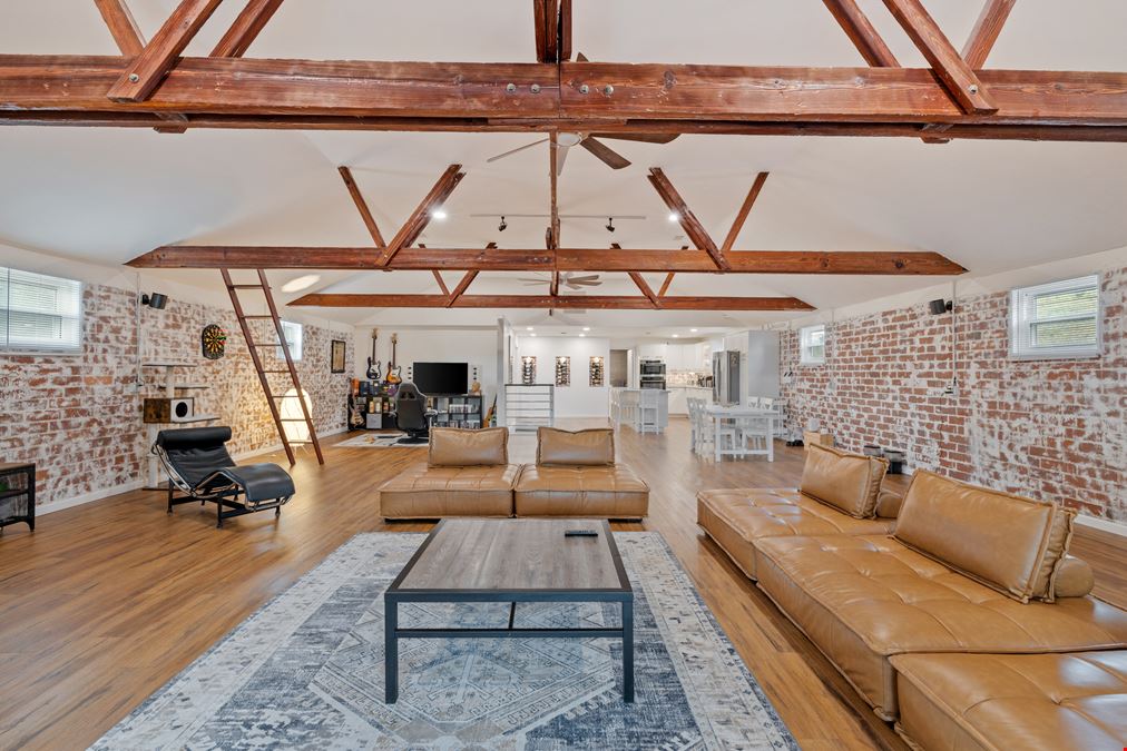 Warehouse with Loft Apartment