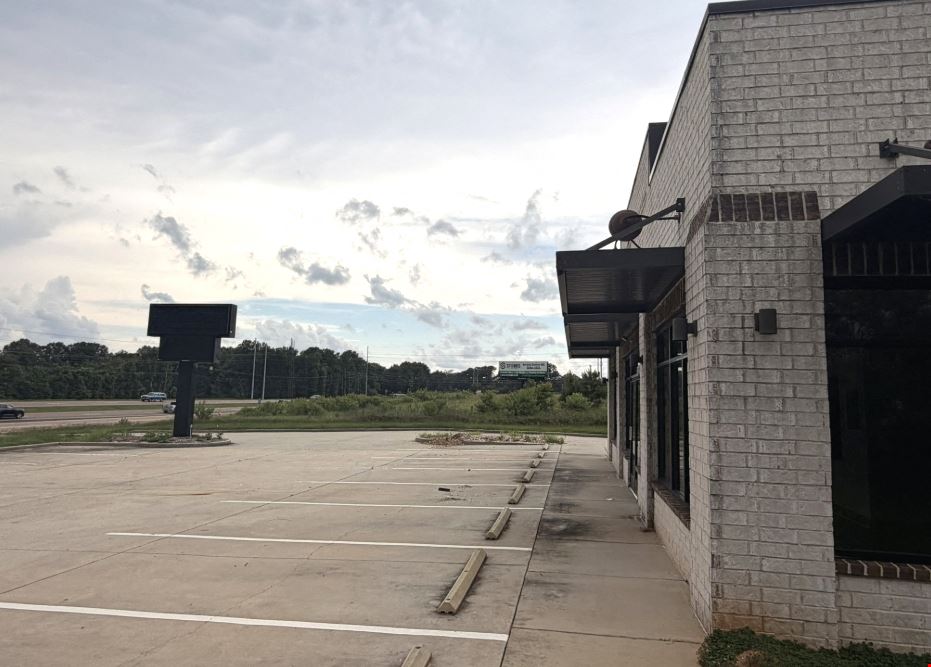 3,600 SF Retail/Medical Space | Sublease | Magee, MS