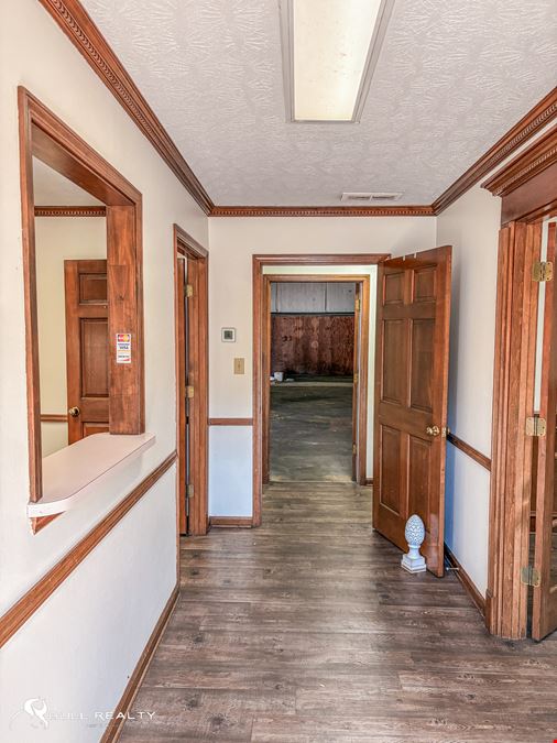 ±3,500 SF Freestanding Office/Warehouse