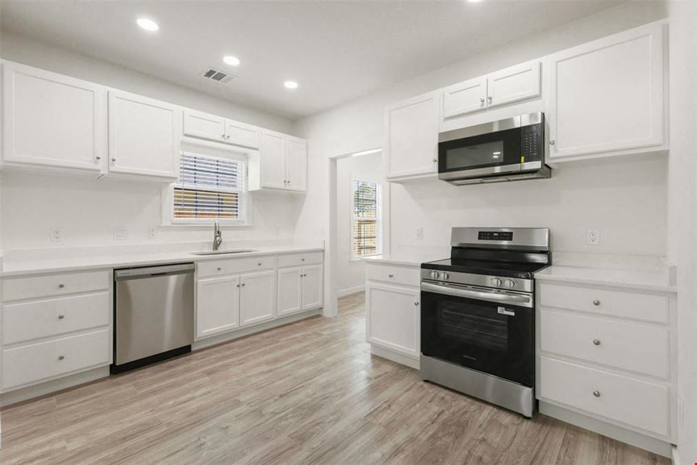 1310 E Alamo St