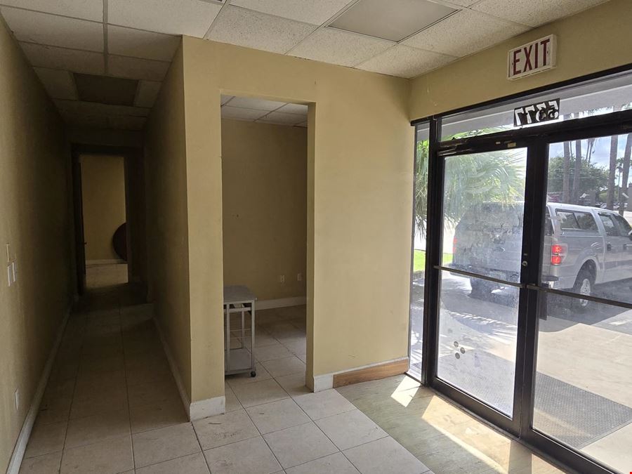 Corner Unit / 100% A/C Office / Warehouse