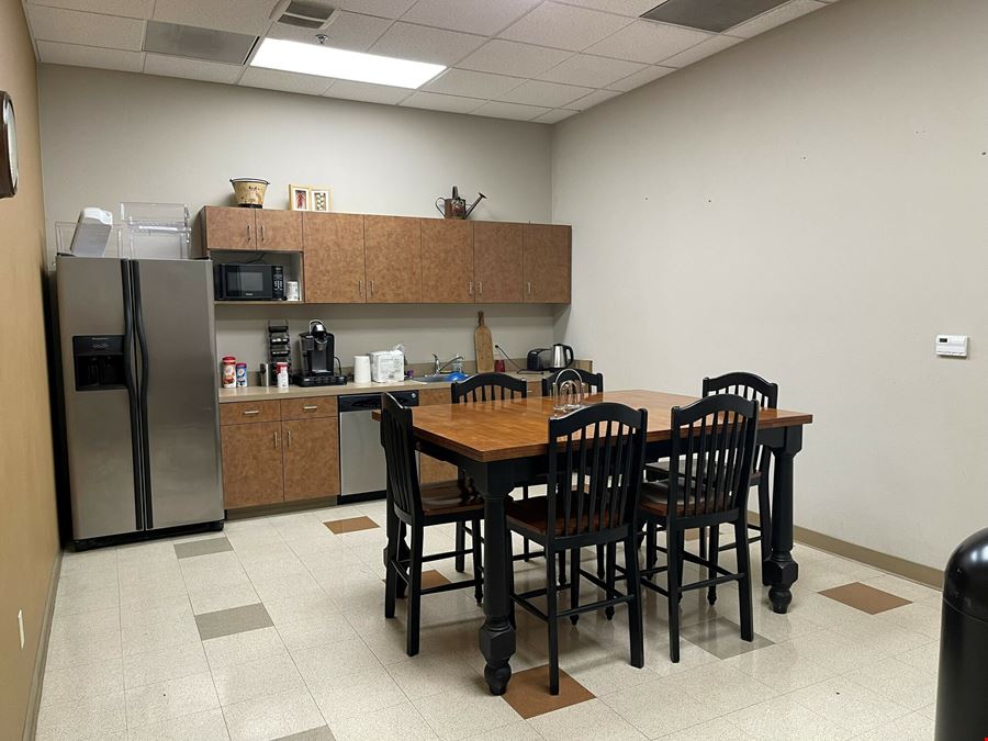 High Quality Office/Warehouse Space in Northeast Fresno, CA