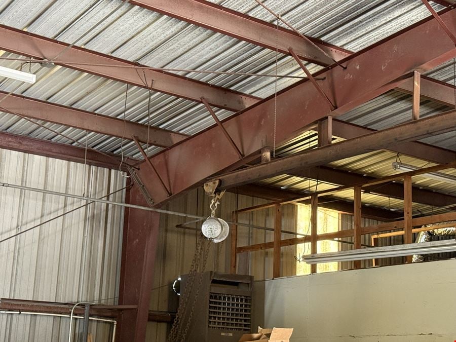201 N 16th St, La Porte, TX 77571- 5,000 SF IND WAREHOUSE ON +/- 1 ACRE LOT