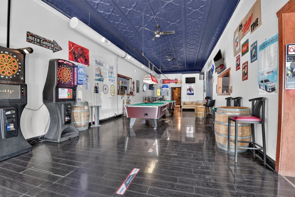 Benderz - 400 Washington St, Auburn IL  62615