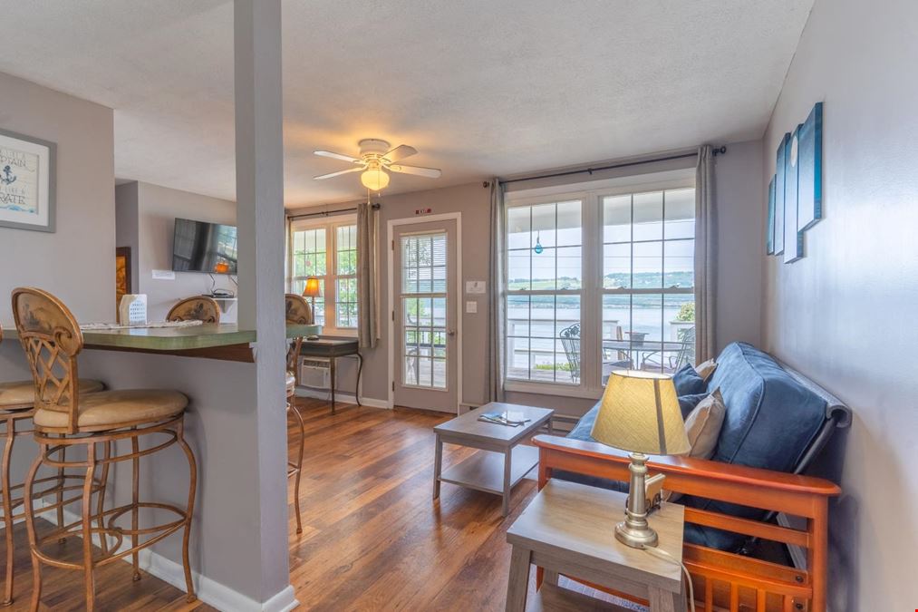 Admiral Peabody's  Lakeside Lodging